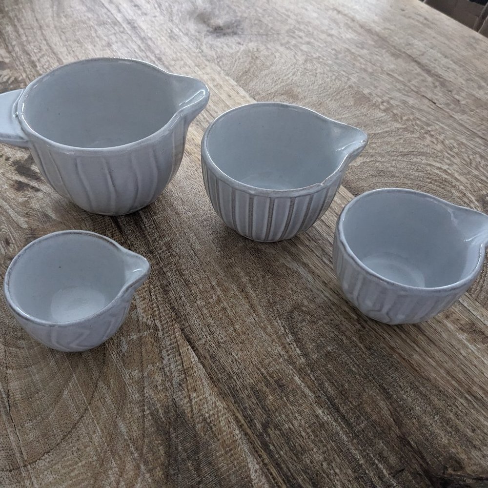 Set of 4 ceramic nesting measuring cups